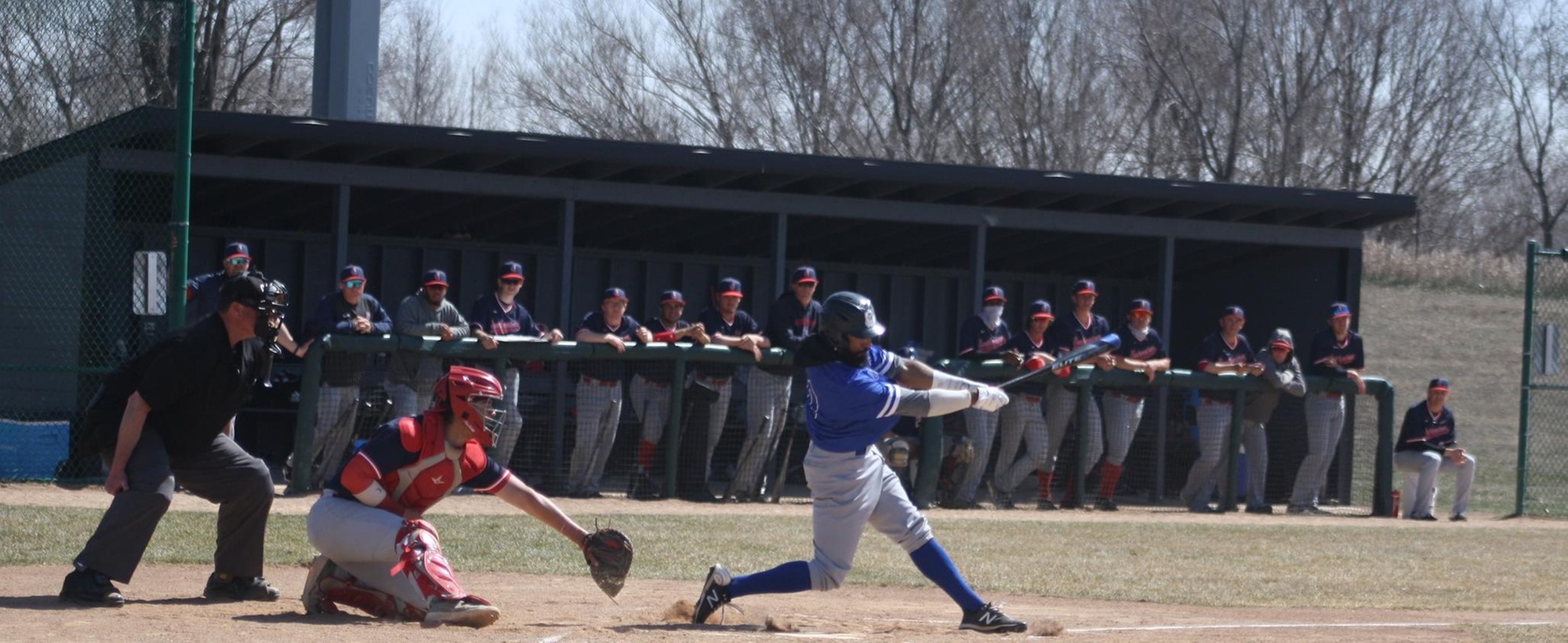 Spartans Sweep Lakers At Home