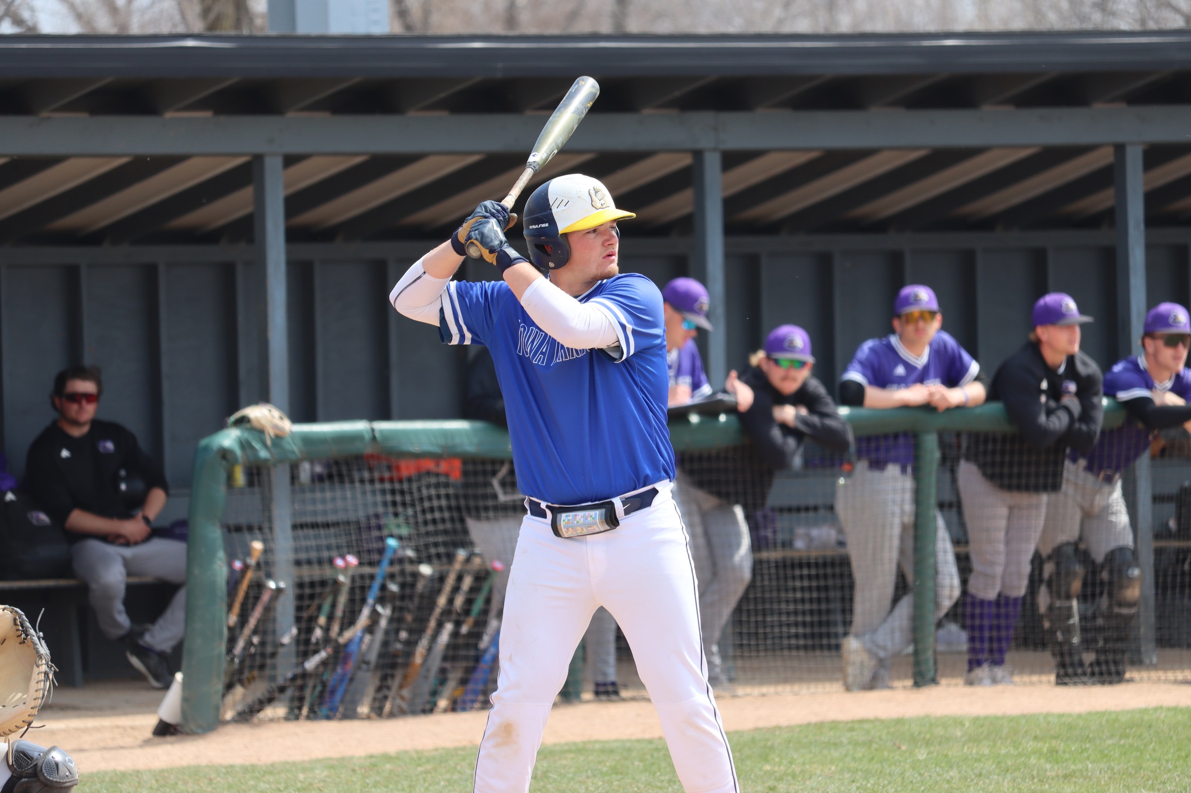 Lakers go 2-1 through midweek series