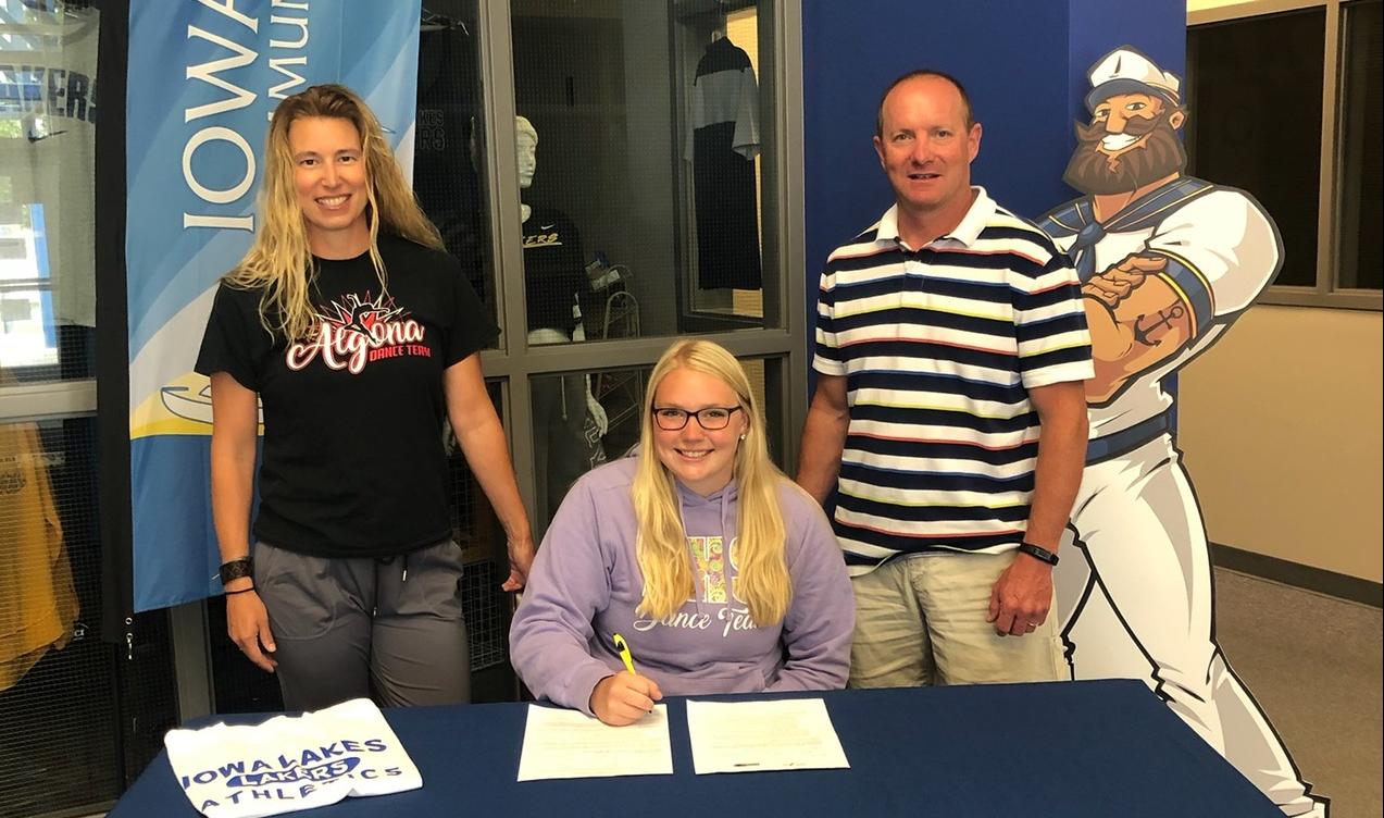 Iowa Lakes Dance Team Signs Carr