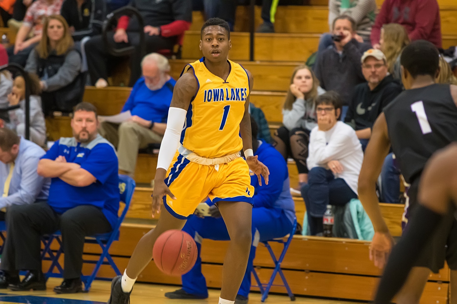 Lakers bounce back against Iowa Central