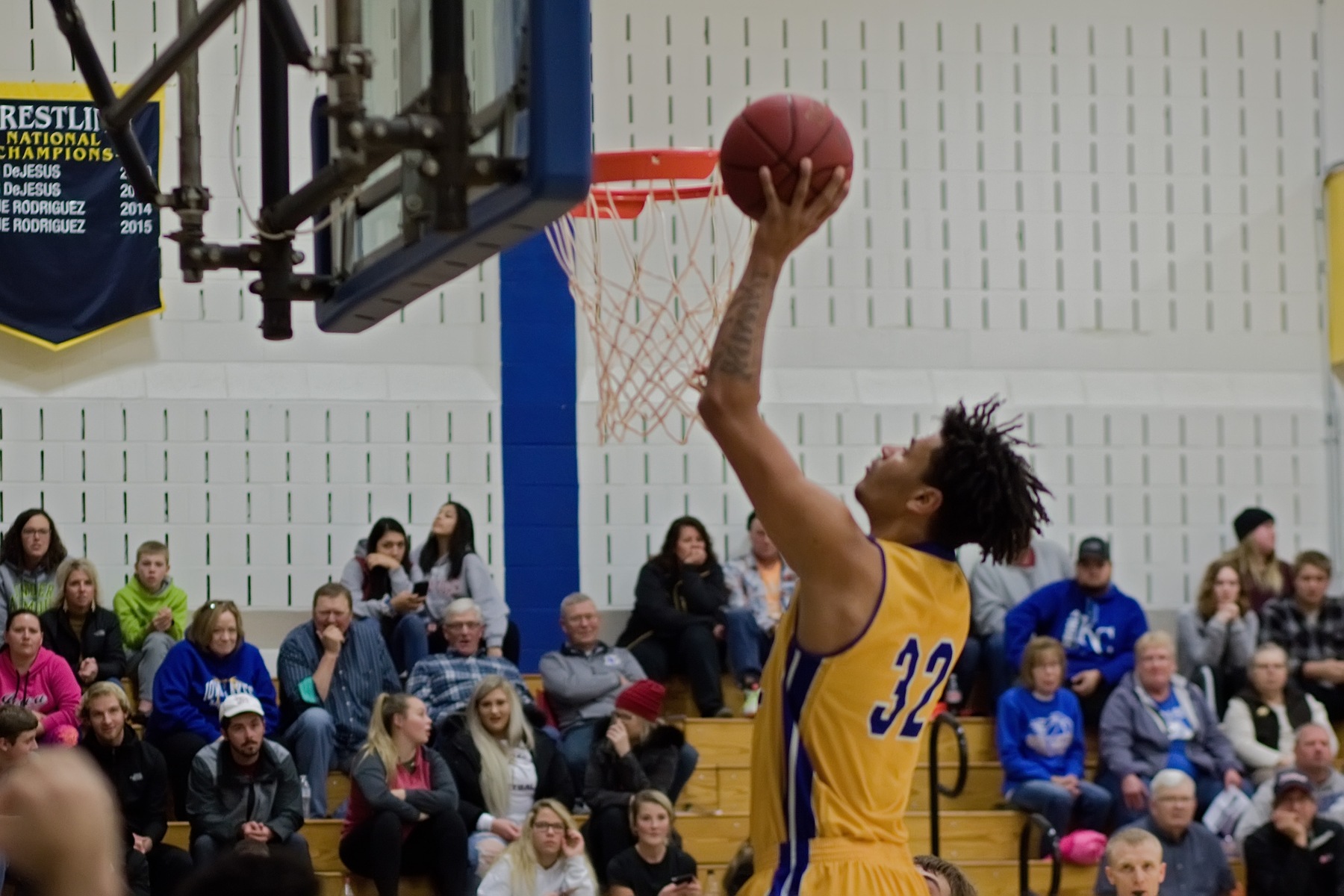 Lakers beat Ellsworth