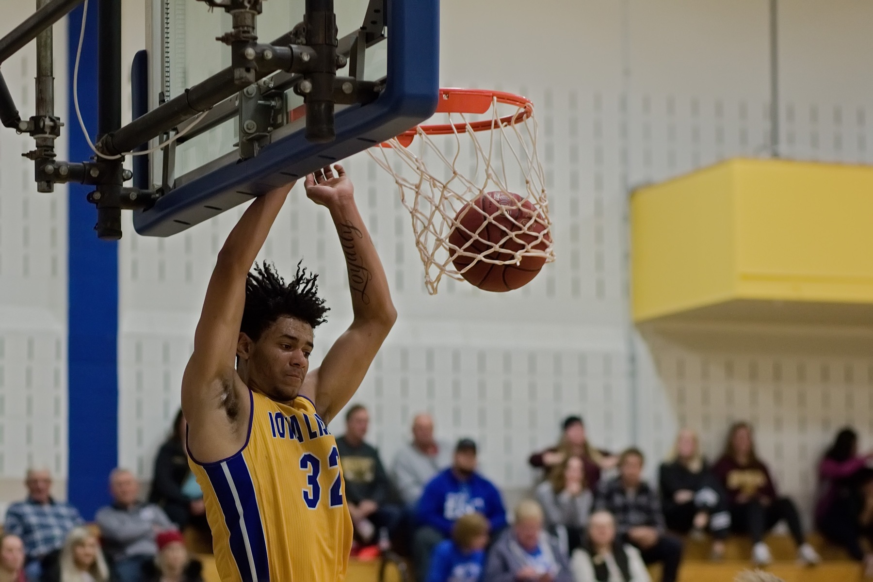 Lakers beat Graceland