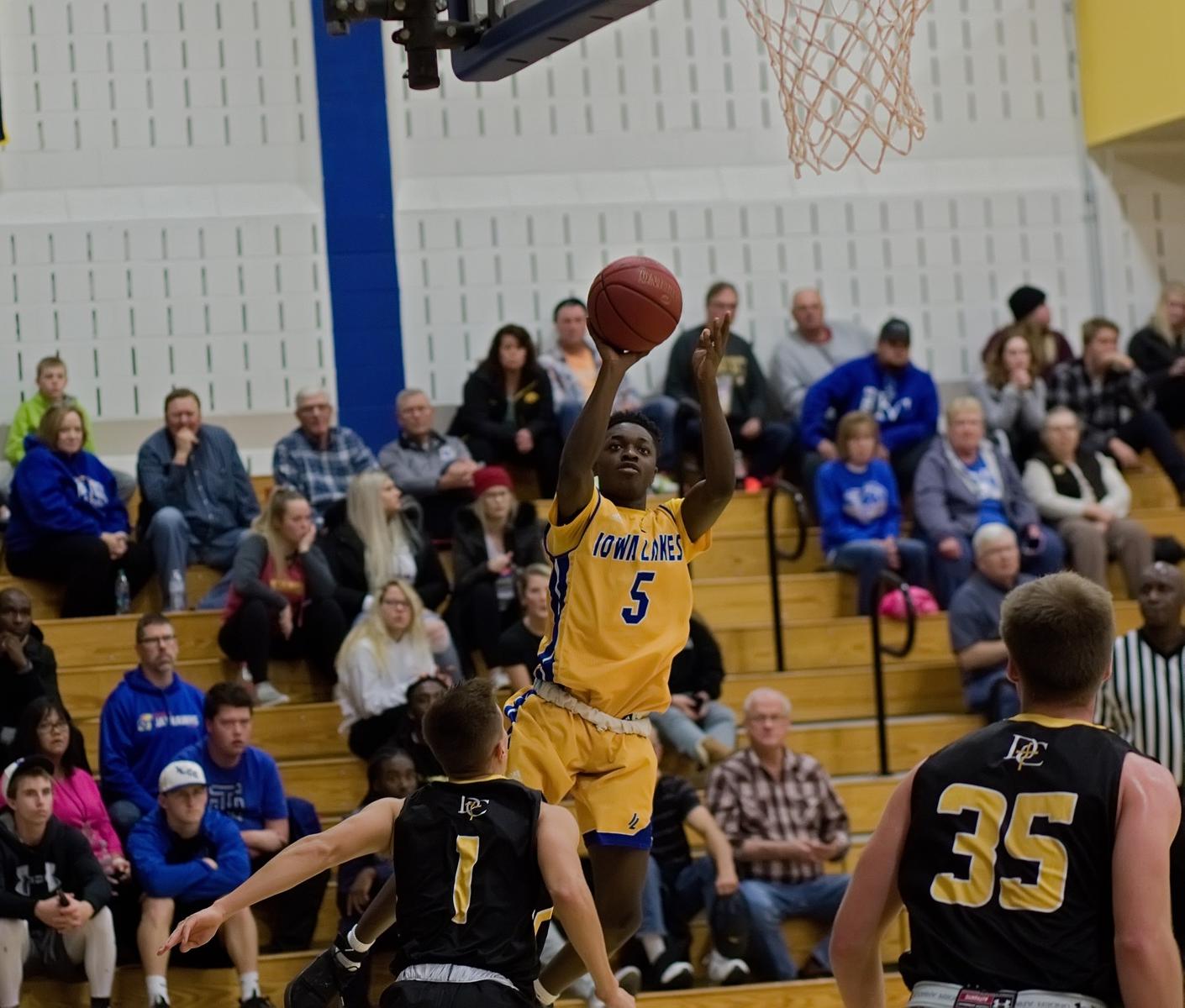Marshalltown downs Lakers