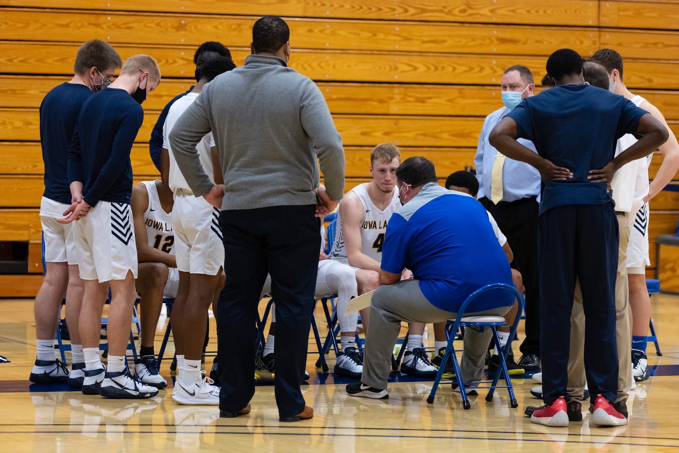 Lakers advance to Elite 8
