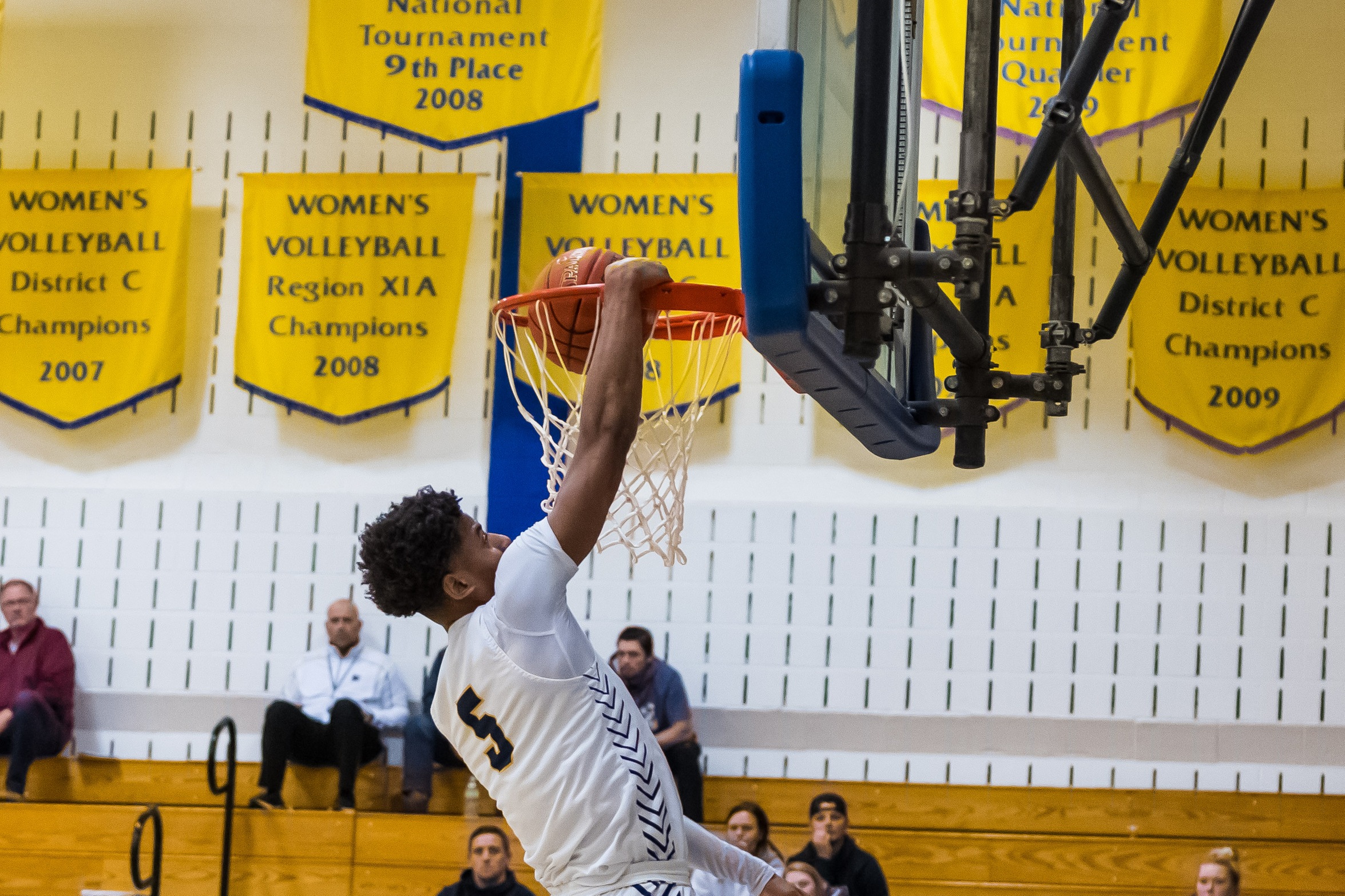 Lakers hold on for win