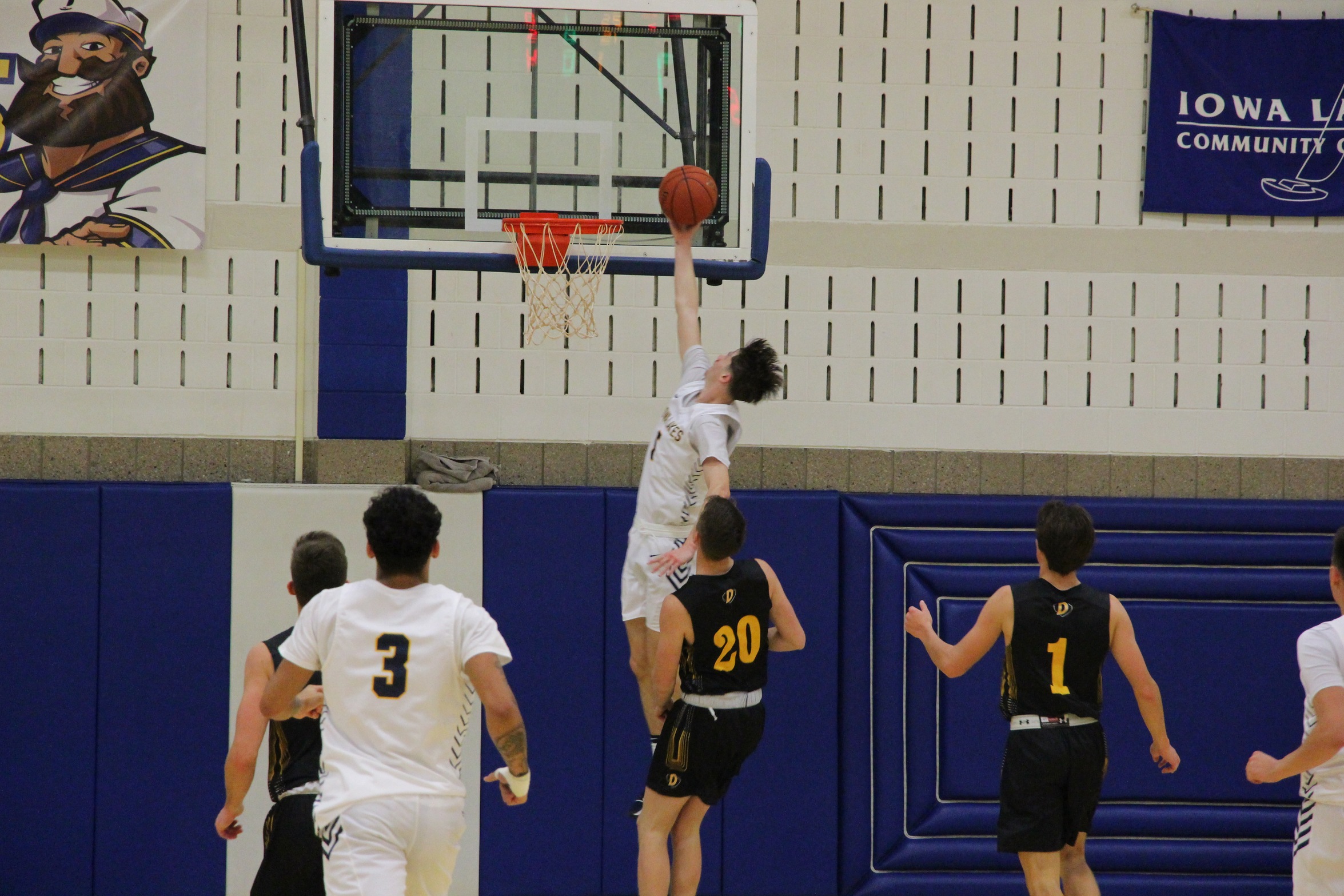 Lakers down NIACC