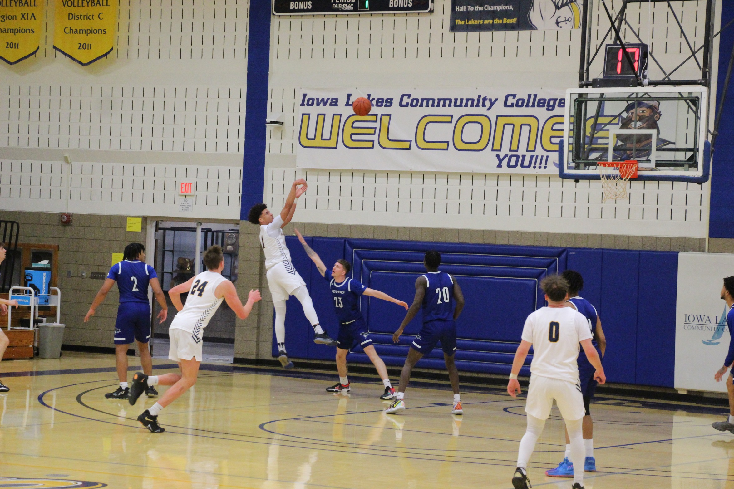 Lakers beat Southwestern