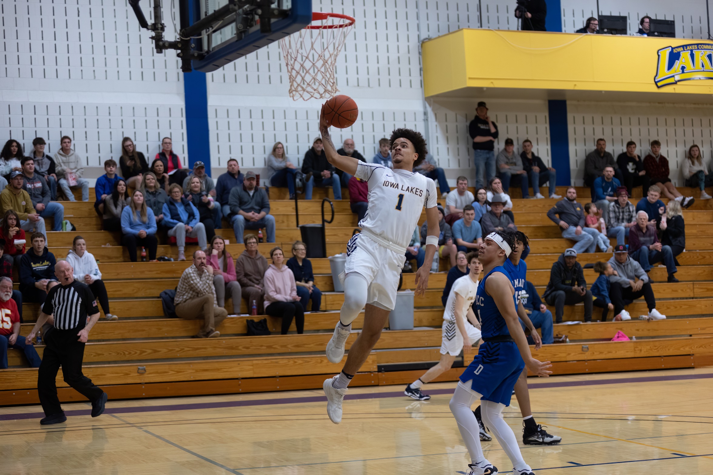 Lakers win at Northeast