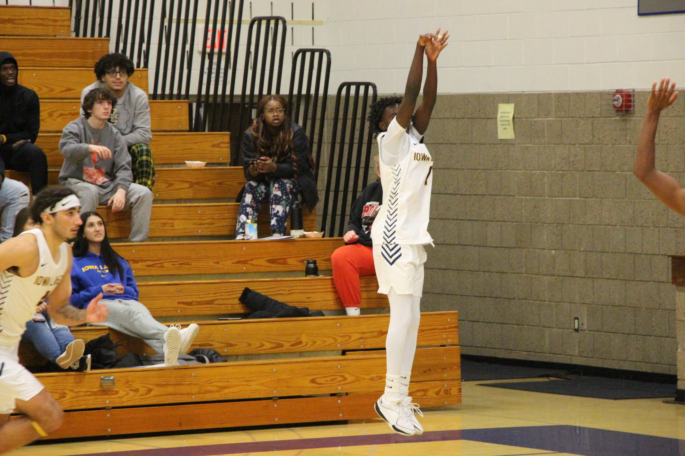 Lakers 81 Kirkwood 64