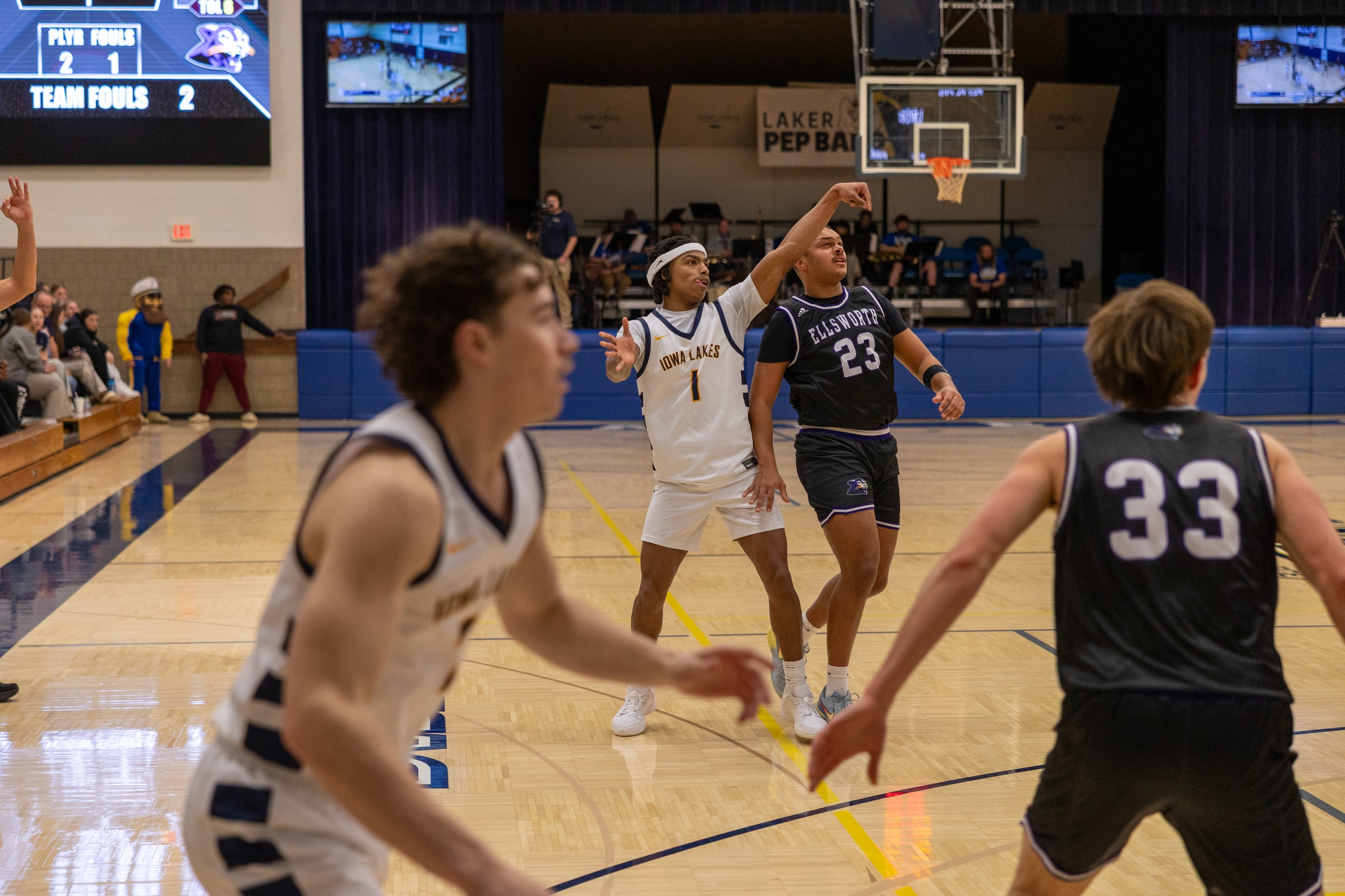 Iowa Lakes fell 96&ndash;72 to Northeast Community College on Wednesday night in Norfolk