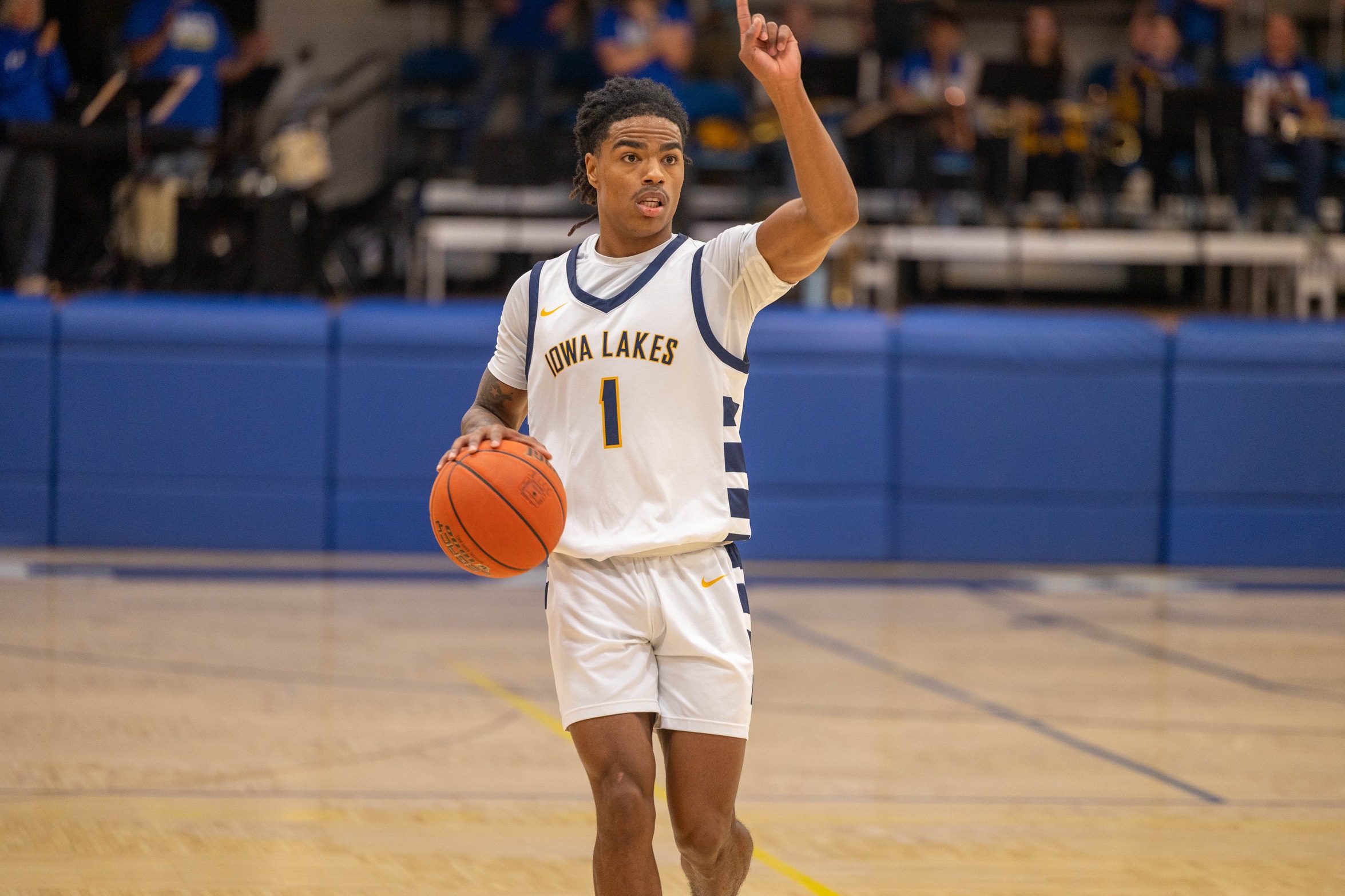 Lakers outlasted at DMACC