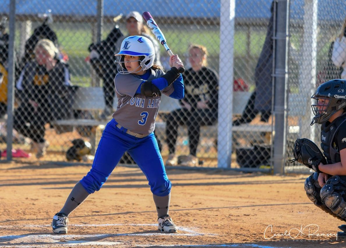 Lakers Earn Split with Iowa Central