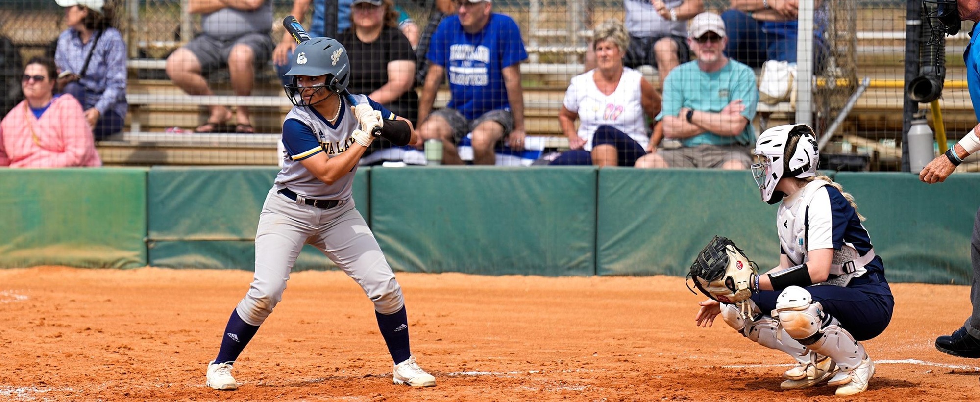 Lakers Stun #16 Trojans