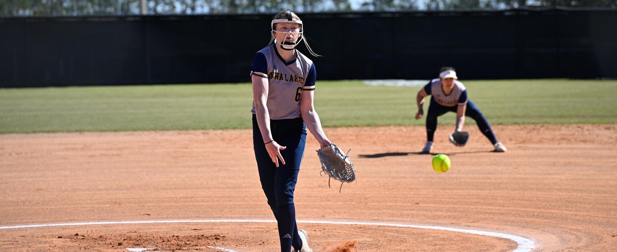 Elkins' Strong Performance in Game One Propels Lakers to Two Wins