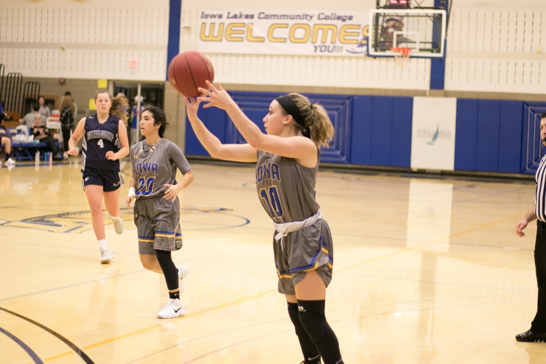 Lakers top Bethel