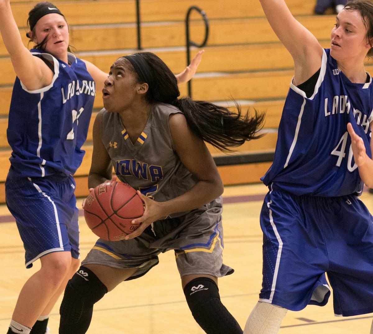 Minnesota West Tops Iowa Lakes