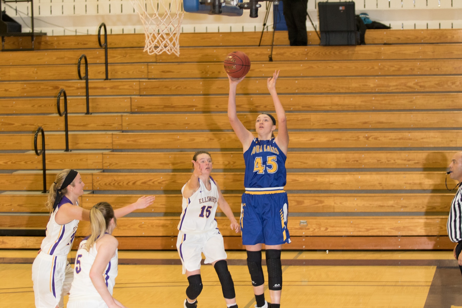 Lakers Top Ellsworth