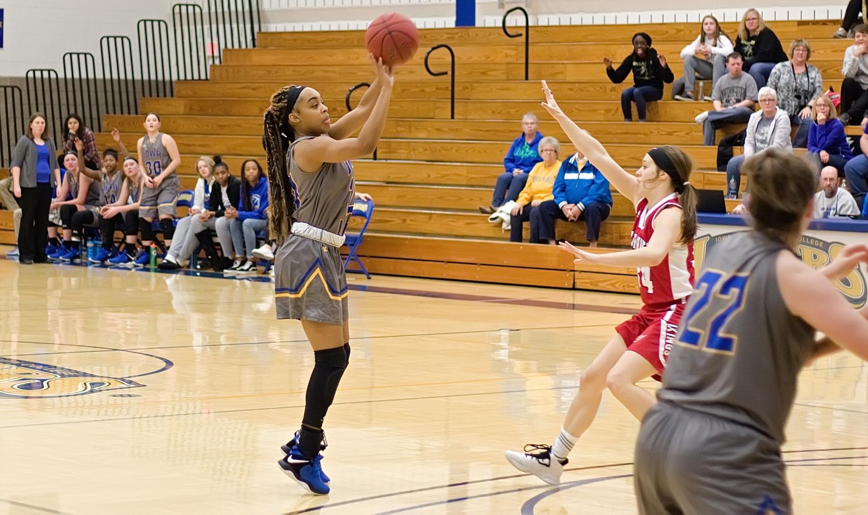 Lakers split on the weekend in Minneapolis