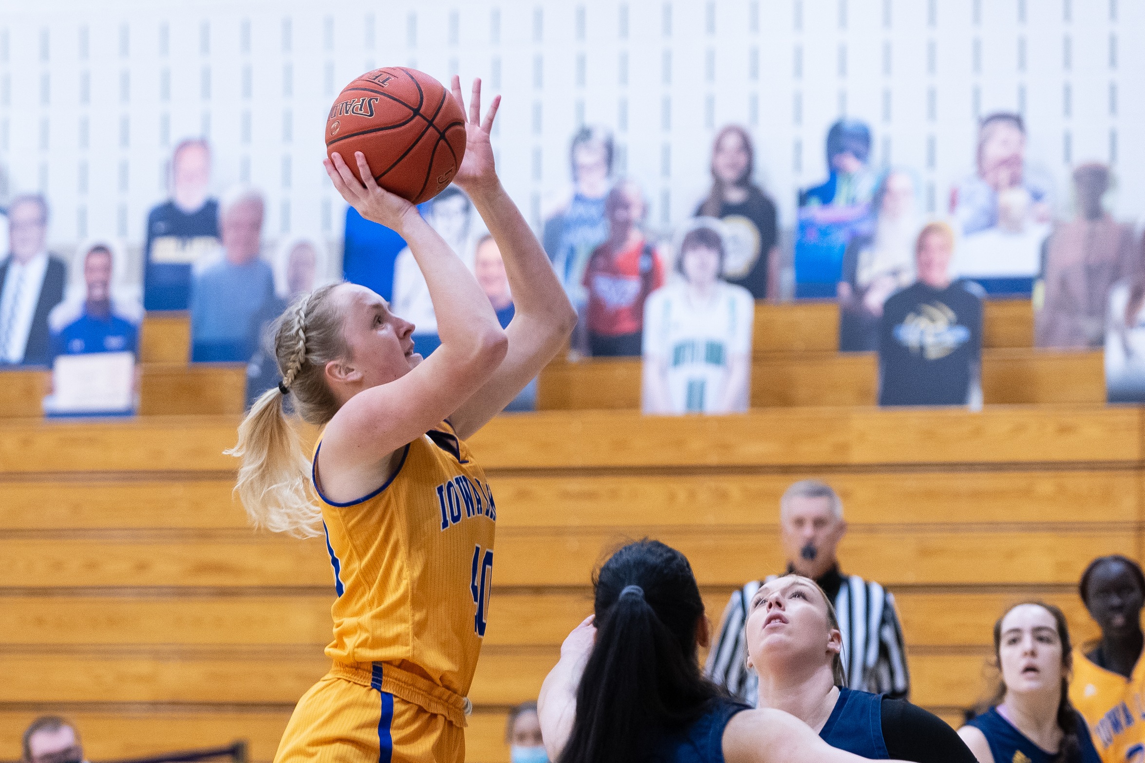Lakers Earn Road Win