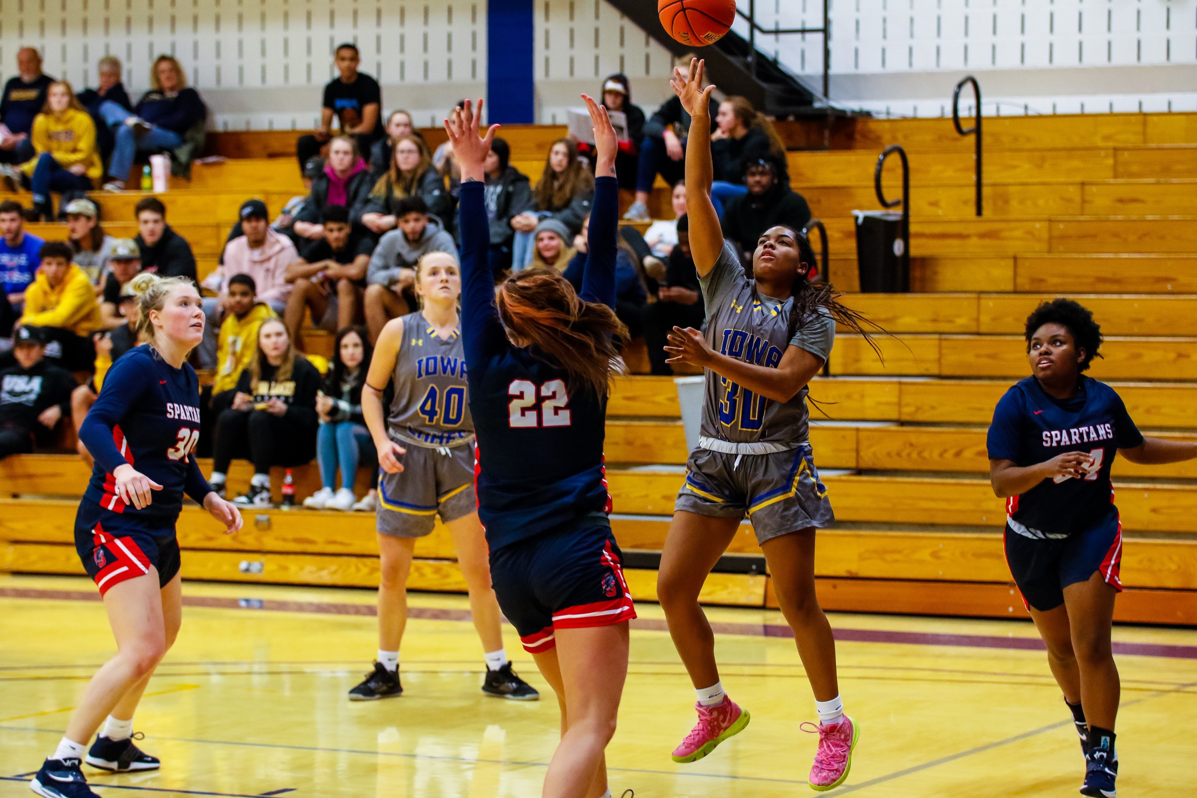 Lakers Finish 1st Semester With Win Over DMACC