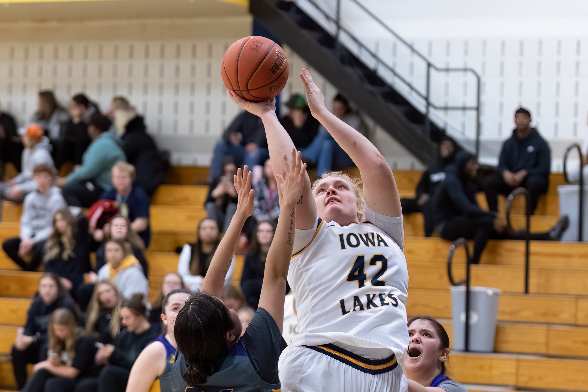 Lakers Extend Win Streak to 8