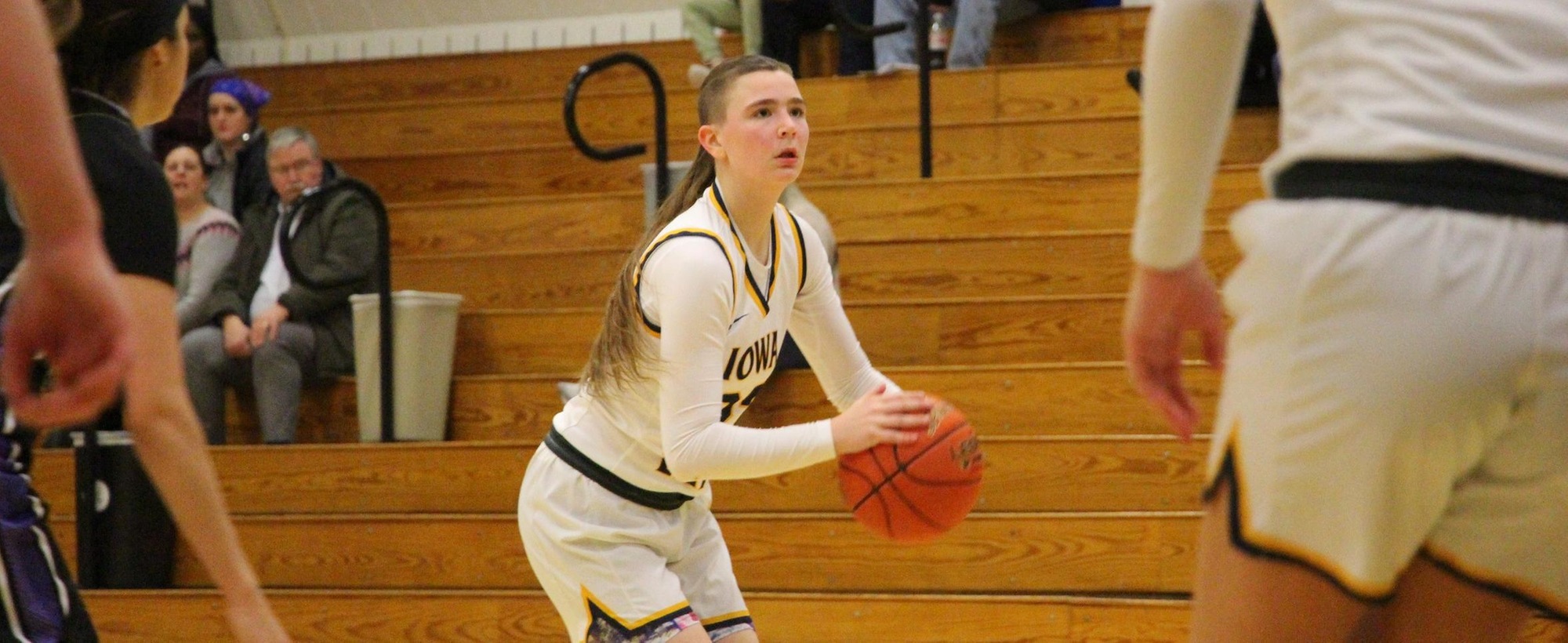 Lakers Fall at Home