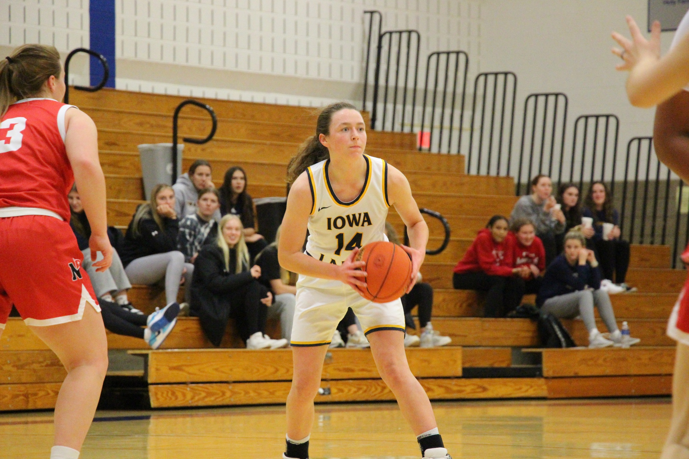 Lakers Go 1-1 at Johnson County Classic