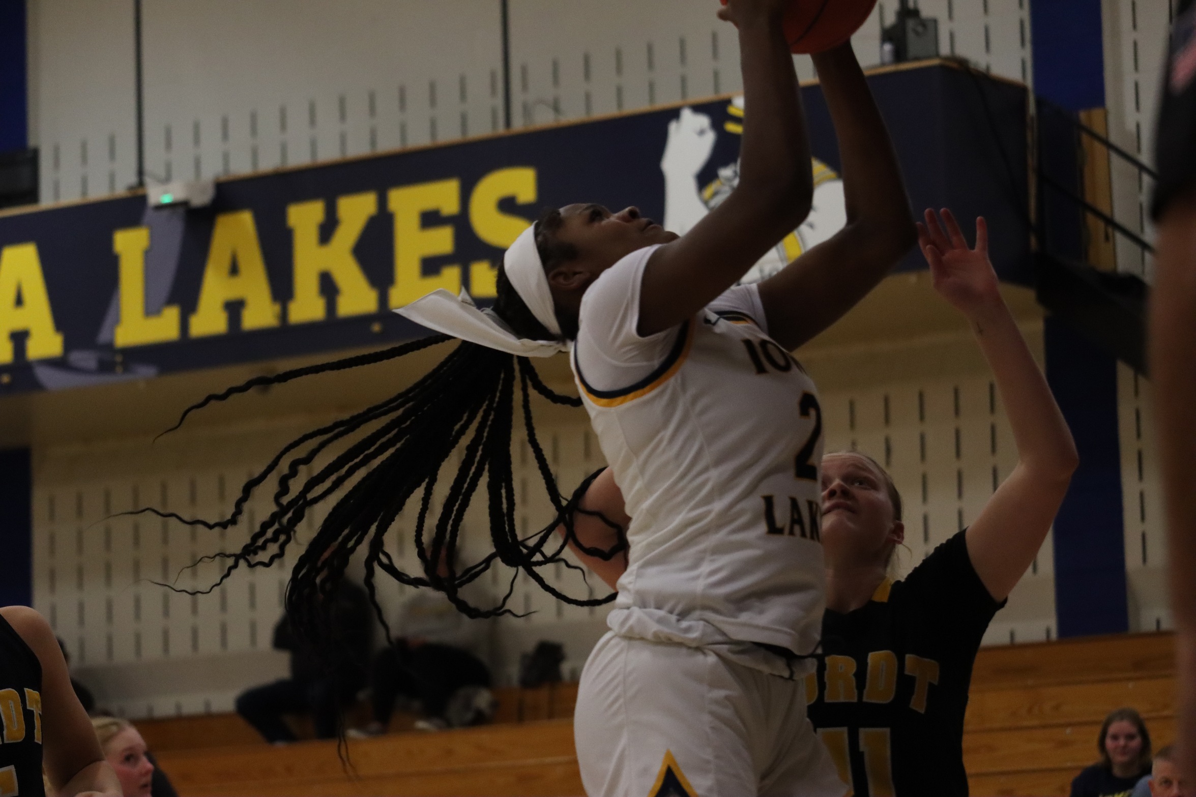 Lakers Go 2-0 on the Weekend