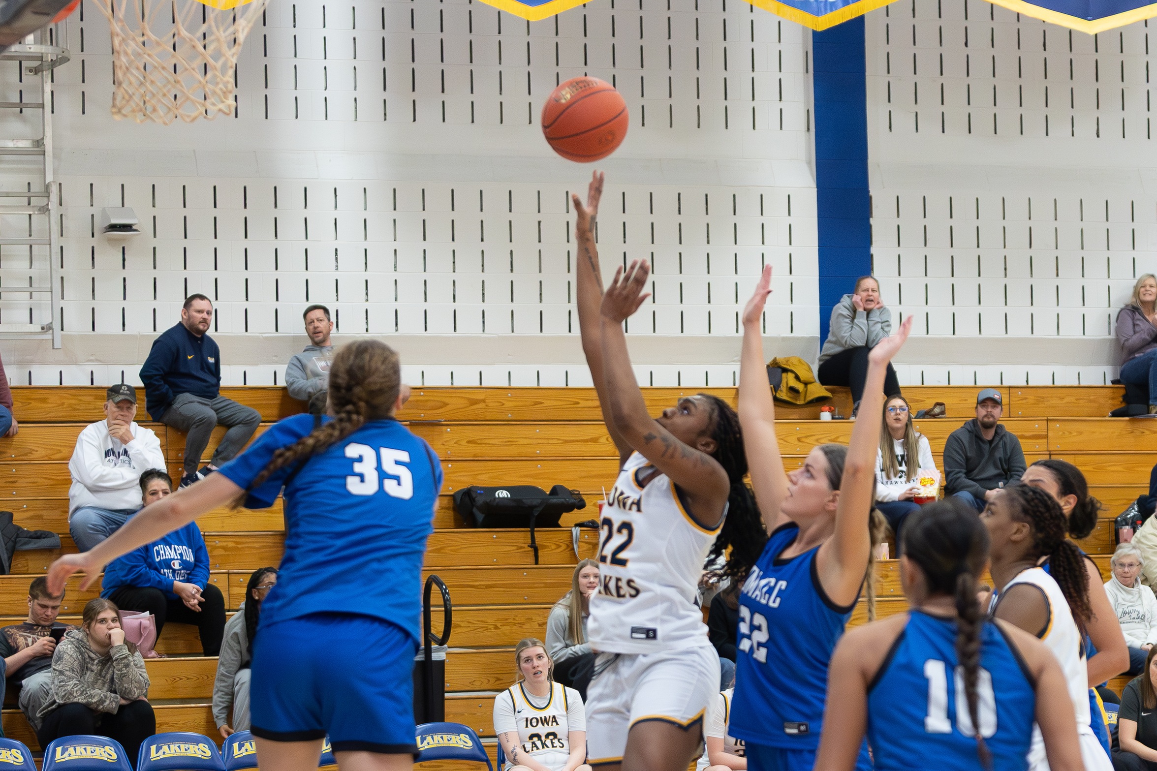 Lakers Battle #12 Trojans in Tight Loss