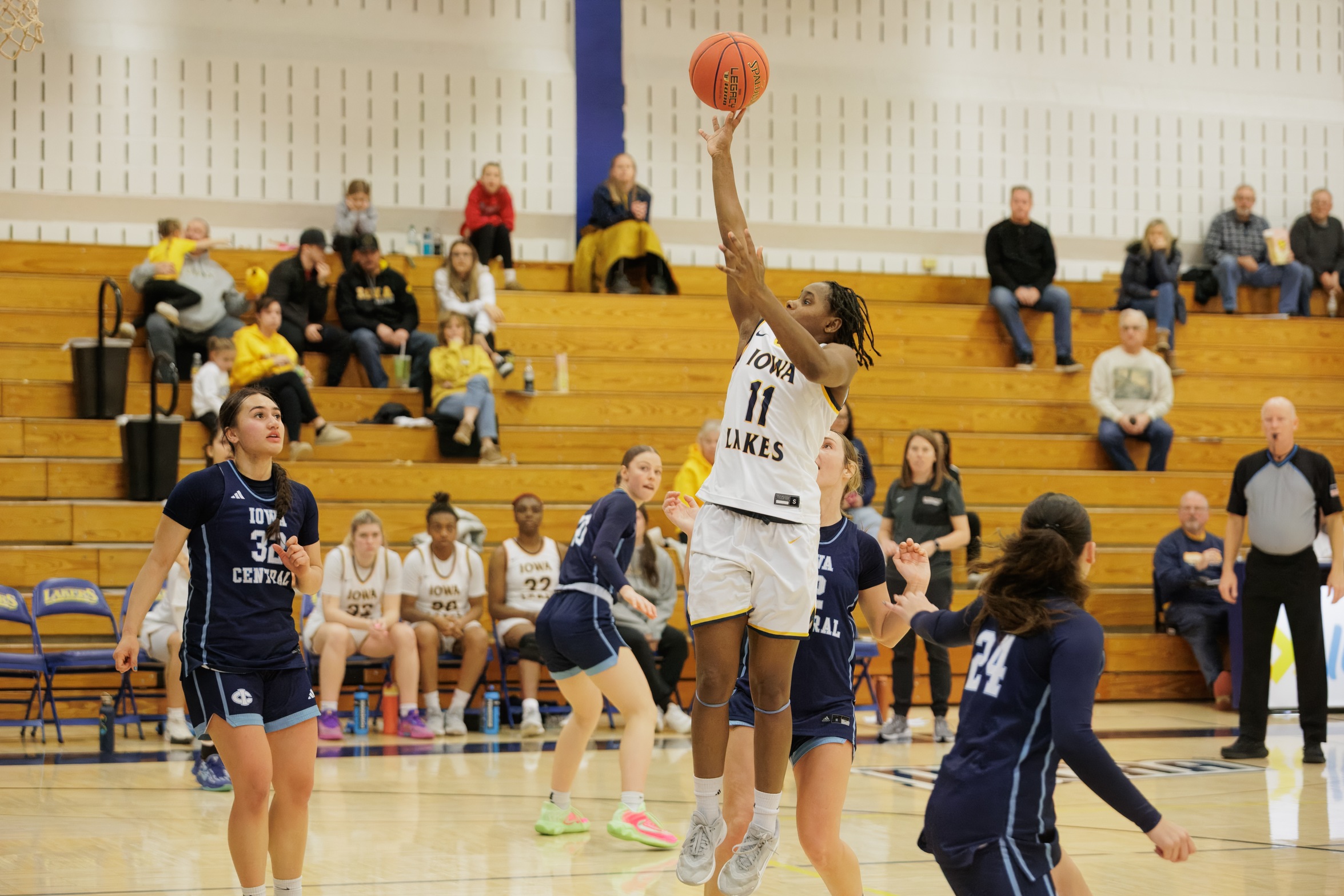 Lakers Control Game from Start to Finish in 94&ndash;51 Win Over Southeastern CC