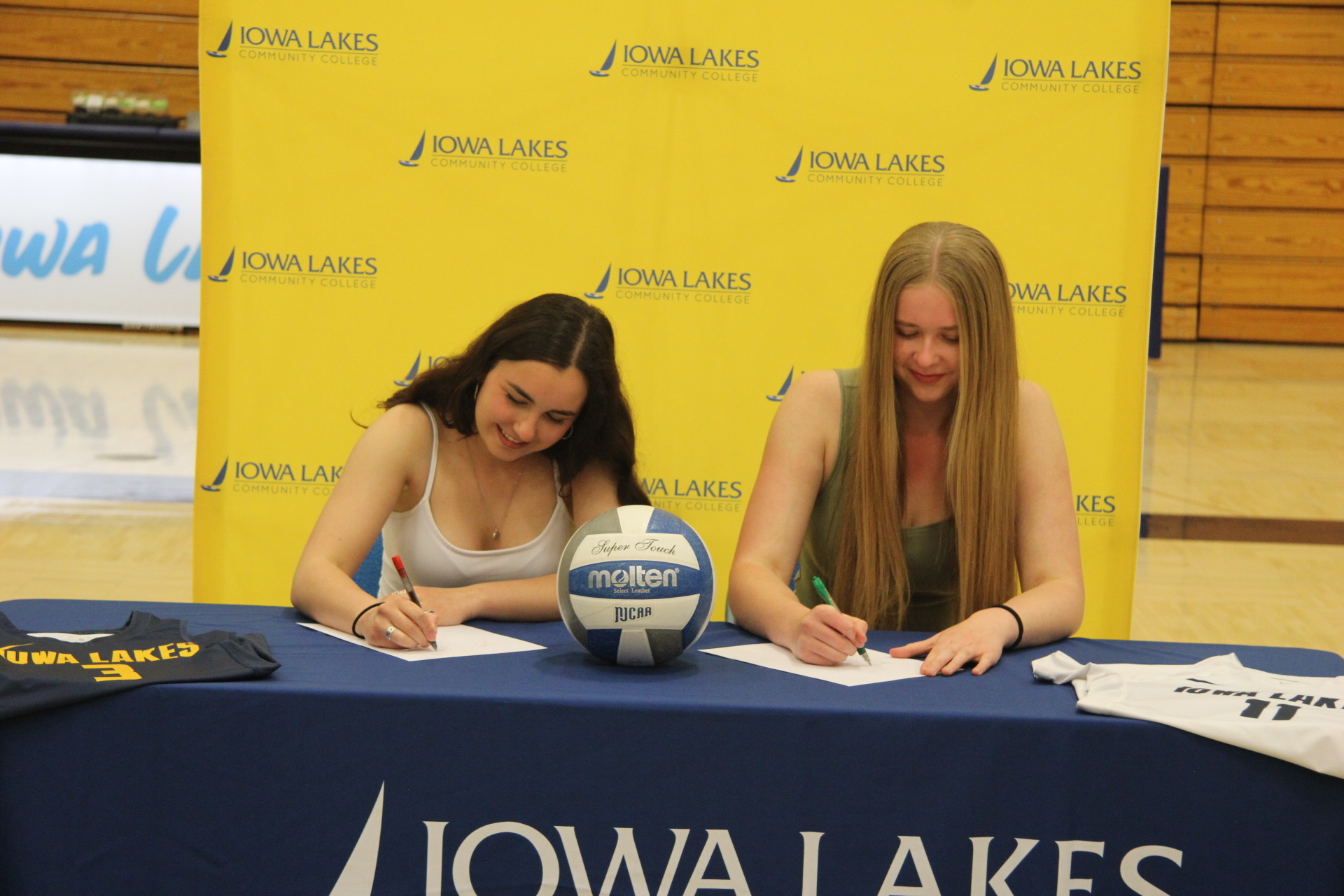 Bates and Turkdogan Sign to Continue Careers at Four-Year Programs